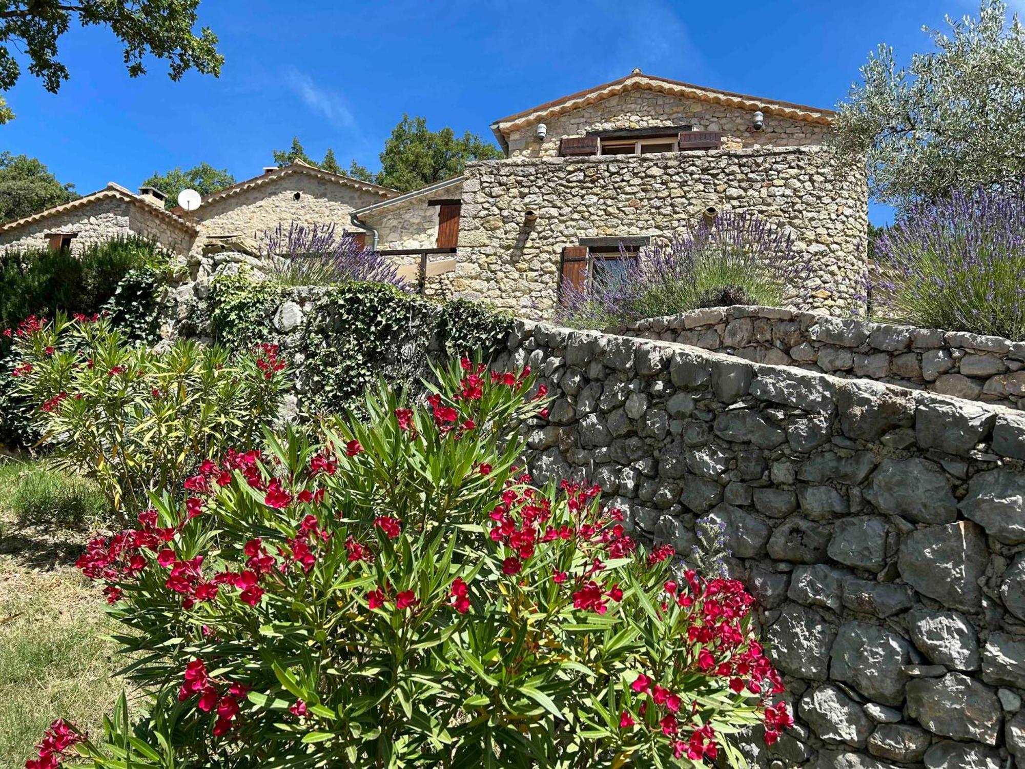 FONT NOUVELLE maison de charme Drôme Provençale, 6 ou 10 personnes avec piscine Plaisians Extérieur photo